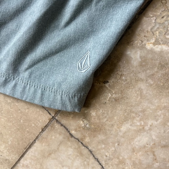 Volcom cargo short size 30 good condition green Surf  and Turf  four-way stretch - Picture 10 of 13